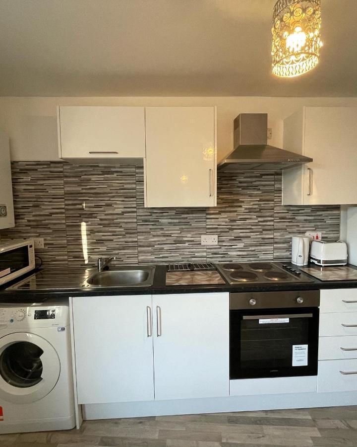 Supreme - 1 Bedroom Apart Sleeps 4 Short/Long Stay Gillingham  Exterior photo